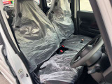 運転席はくつろぎのプライベート空間! 車内をクリーニングしてお待ちしております!