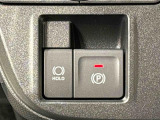 指先だけで簡単に操作が可能な電動パーキングブレーキを採用。「HOLD」スイッチを押すと、渋滞や信号待ちなどでブレーキペダルから足を離しても、ブレーキを保持するので安心です
