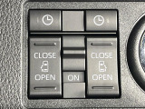 【両側パワースライドドア】スマートキーや運転席のスイッチで後席両側スライドドアの開閉が可能♪電動だから力を入れてドアを開ける必要が無く、小さなお子様でも簡単に開け閉めでき快適です♪