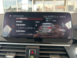 マットブラックにホワイトのLIBERALAのロゴの建物と看板が目印です。