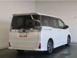 たくさん乗れるのがこの車の魅力!2台で移動しないと・・・なんて時もこの車なら1台で!大活躍です♪