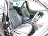 『1台』のお車に対して、3名体制で日々議論を重ね仕入れを行っております。