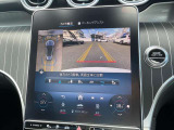 【360°カメラシステム】4つのカメラにより、車両周囲を俯瞰で確認することができます。カメラの呼び起しは手動でも可能ですので、狭い道でも安心してお乗りいただけます。