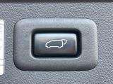 【パワーバックドア】スマートキーや運転席のボタンを押すだけでリアゲートが自動で開閉します!荷物を持っている時や、高い位置にあるバックドアを閉める際に便利な機能です♪