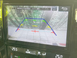 【バックカメラ】駐車時に後方がリアルタイム映像で確認できます。大型商業施設や立体駐車場での駐車時や、夜間のバック時に大活躍!運転スキルに関わらず、今や必須となった装備のひとつです!