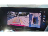 【360度カメラシステム】リバースと連動し、車両後方の映像をディスプレィに表示歪みの少ないカメラにより鮮明な画像で後退の運転操作をサポートします。