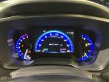 とっても見やすいメーターです。夜間時はラグジュアリーな気分にさせてくれる照明が魅力ですので、夜のドライブも楽しみになりますよ♪