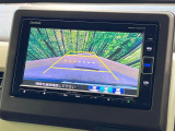 【バックカメラ】駐車時に後方がリアルタイム映像で確認できます。大型商業施設や立体駐車場での駐車時や、夜間のバック時に大活躍!運転スキルに関わらず、今や必須となった装備のひとつです!