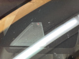 【プリクラッシュセーフティ】前方の車両等を検知し、衝突しそうな時は警報で注意を促し、ブレーキを踏む力をサポート。ブレーキを踏めなかった場合は衝突被害軽減ブレーキが作動、衝突回避をサポートします。
