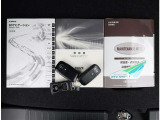 取扱説明書と整備記録簿(メンテナンスノート)が付いています。メンテナンスノートには、整備内容・走行距離等が記載されていますので安心ですね!