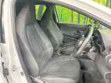 運転席まわりには十分なスペースがあり、大柄な方でもゆったり運転していただける環境です。