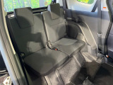 床下収納式のサードシートです。座席部分をコンパクトに収納でき、広大な荷室スペースとしてお使いいただけます!乗車人数や荷物の量など利用シーンに合わせて3列目を有効活用でき、とっても便利♪