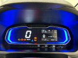 メーターの照明の色でエコドライブをアシスト!大きく見やすい文字で平均燃費等の情報を表示するTFTマルチインフォメーションディスプレイ付きデジタルメーターを採用