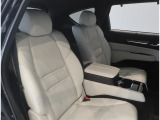 ゆとりある広々とした車内空間は、ドライブを始め買い物やレジャーなど、幅広く活躍します。一人でもみんなとでもお出かけを楽しみましょう!