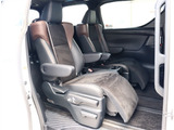 『1台』のお車に対して、3名体制で日々議論を重ね仕入れを行っております。