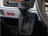 【シフトレバー】シフトもとても操作しやすいデザインになっております。運転する人の事を第一に考えた操作性の高い仕様です。