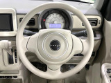 インテリアに合わせたデザインのステアリングは、運転される方のことも考え、運転しやすい形状、大きさです。是非一度、実際に触ってお確かめください。