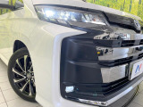 【LEDヘッドライト】悪天候や夜間走行時も良好な視界を確保し安心して運転できる高輝度LEDヘッドライトを装備!点灯速度が早く、消費電力も抑えられています。