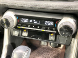 【シートヒーター】寒い日に重宝するシートヒーター!エアコンより早く温まってくれるので寒がりの人も安心ですね♪エアコンの温風は乾燥するから苦手、という方にもをおすすめです。