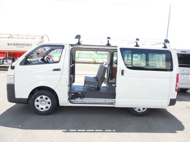 ハイエース／レジアスエース(3.0L/ディーゼル/ワイド/3型，4型)用テイストマフラー トヨタ レジアスエース 3.0 スーパーGL ロングボディ ディーゼルターボ