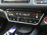 オートエアコンは左右席で独立温度コントロールが可能です。運転席はキンキンに冷やして助手席はマイルドにと言った設定が可能です☆暑さ寒さでケンカすることもなくなりますね♪