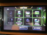オーディオは、フルセグTV/CD/DVD/FM/AM/SD/SDミュージックストッカー(音楽収録)/Bluetooth-Audio/USBで様々は媒体に接続しドライブを楽しめます。