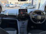 フランス車ならではのオシャレな内装がオススメです!