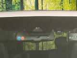 【プリクラッシュセーフティ】前方の車両等を検知し、衝突しそうな時は警報で注意を促し、ブレーキを踏む力をサポート。ブレーキを踏めなかった場合は衝突被害軽減ブレーキが作動、衝突回避をサポートします。