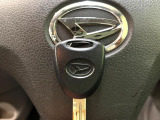 【キーレス】少し離れた場所からでもボタン一つでドアの開錠・施錠ができるのでとっても便利!ドアの鍵穴周りに傷をつけることもありません♪