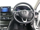運転席側から見た写真です、お車にマッチングするようにデザインされたインパネ!沢山のスイッチ類も運転させる方が使いやすい位置に配置されていますね!