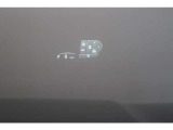 【HUD】ヘッドアップディスプレイ。運転中に視線を大きく移動させることなく車速や道路の制限速度といった基本的な情報を表示します。