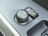 【電動格納ミラー】ドライバーの目線に合わせ、ミラーの上下左右調整が可能です