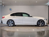 ご納車後も全国約200拠店のBMW正規ディーラーサービス工場にて保証対応いたします。お近くのBMW正規ディーラーをご案内の上、アフターメンテナンスをお受け頂けますので、安心してお乗りいただけます!!