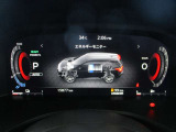 視認性の高い5インチの大型カラーディスプレイに走行支援、運転支援、駐車支援、セーフティーシールドモニターが表示されます。