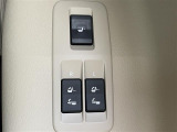 【電動格納サードシート】3列目の座席がボタン一つで床下に格納することも復元することも可能となっています!