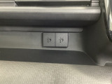 ナビゲーション用の外部入力や充電可能なUSB端子が2個ついています。移動中に充電もできるので便利です。