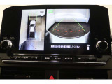 【全周囲カメラ】車両の周辺360度を見渡すことができ、死角をなくせます。