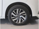 純正のアルミホイール装着車です。タイヤサイズは165/65R14です。