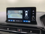 リバースギアに入れるだけで後方の表示へ切り替わります。夜間や雨の日の駐車も楽になりますよ。