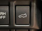 【パワーバックドア】スマートキーや運転席のボタンを押すだけでリアゲートが自動で開閉します!荷物を持っている時や、高い位置にあるバックドアを閉める際に便利な機能です♪