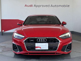 Audiの象徴であるシングルフレームグリルをよりワイドで低くシャープなデザインとすることでワイド&ローのフォルムを協調しています。