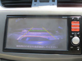 初めての場所の駐車場でクルマを停める時、後が確認できないと不安ですよね。バックカメラが装着されていれば、壁やポール、後ろのクルマが確認出来、距離感も掴めるので安心ですね♪