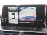 空の上から見下ろすような視点で駐車が出来る「アラウンドビューモニター」が表示されますので、駐車が苦手な方にも心強い味方になってくれるはずです♪