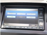 お車選びをお楽しみ頂けるよう、在庫車の展示スペースを十分に確保しております。