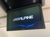 【フリップダウンモニター】大画面モニターで後席でもエンタメをお楽しみいただけます。小さなお子様にも大人気の装備です♪