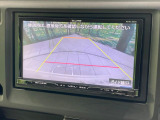 【バックカメラ】駐車時に後方がリアルタイム映像で確認できます。大型商業施設や立体駐車場での駐車時や、夜間のバック時に大活躍!運転スキルに関わらず、今や必須となった装備のひとつです!