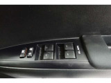 オールオートですので運転席からどの席の窓でも全閉全開が簡単に出来ますよ。
