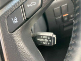 【レーダークルーズコントロール】高速道路で便利な自動で速度を保つクルーズコントロールが、衝突軽減システムと連携し、前方の車両を感知して車間を保つよう調整してくれます。
