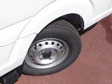145/80R12  80/78N  LTタイヤ+スチールホイールです。スタッドレスタイヤや各種オプションのご注文も承っております(^^)!