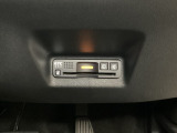 ETCもついています。高速道路の料金所の通過も楽々です。 カードの取り出しもしやすい場所についています。